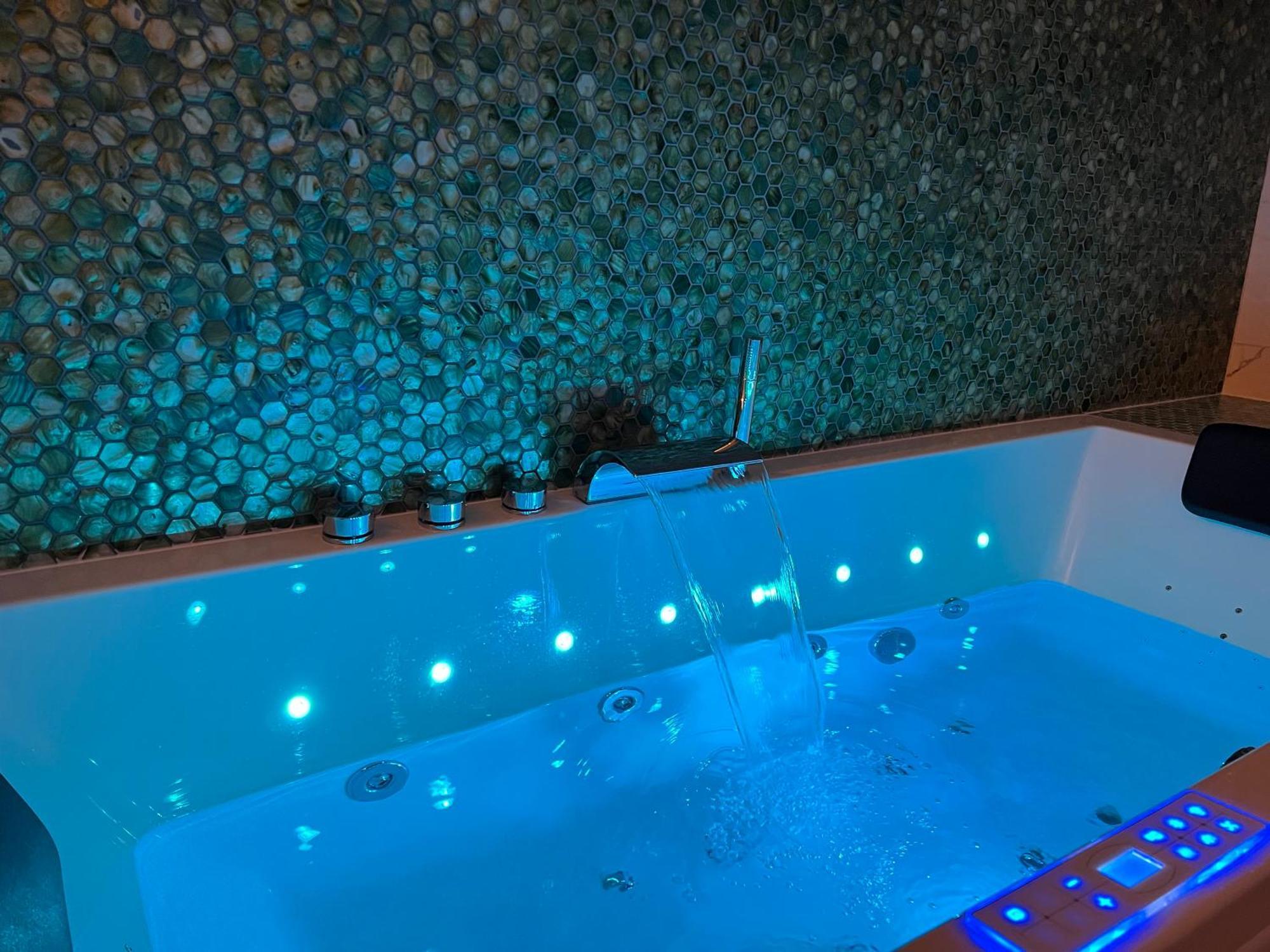 Lyon Premium - Luxezen Spa Villeurbanne Exteriör bild